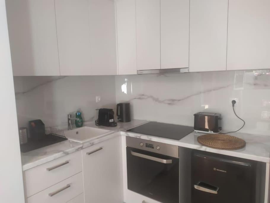 Studio Apartment With All Amenities In Kolonaki Athen Exterior foto